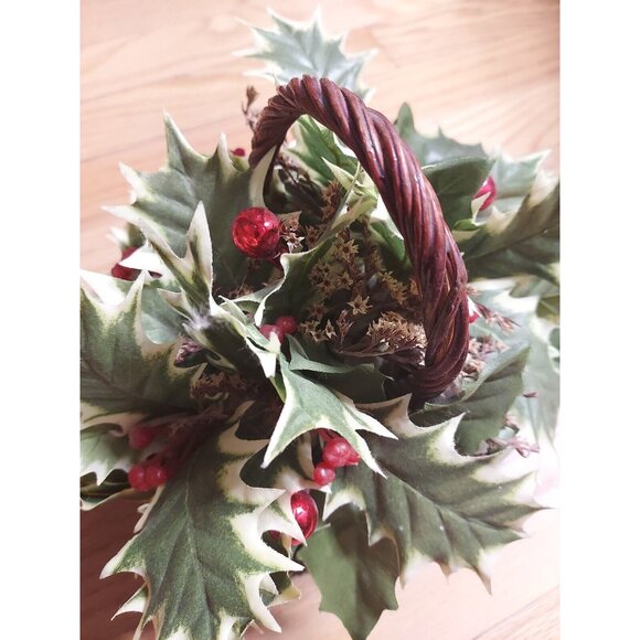 Kitch Wood Basket Cabin Decorative Winter Christmas Scene 6"x 4" x 8" tall - Picture 3 of 12